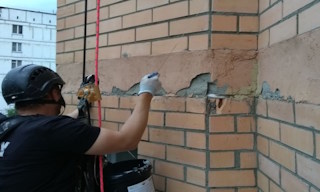 Обследование фасада здания в Валуйках в октябре